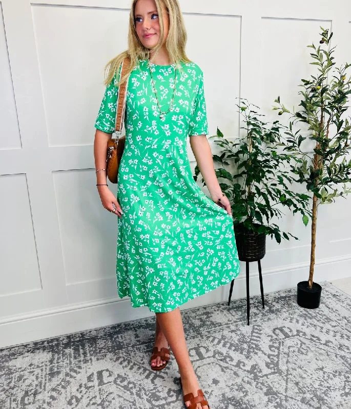 Green & White Printed Stretch Fit & Flare Midi Dress Stylish Halter Neck Midi Dress
