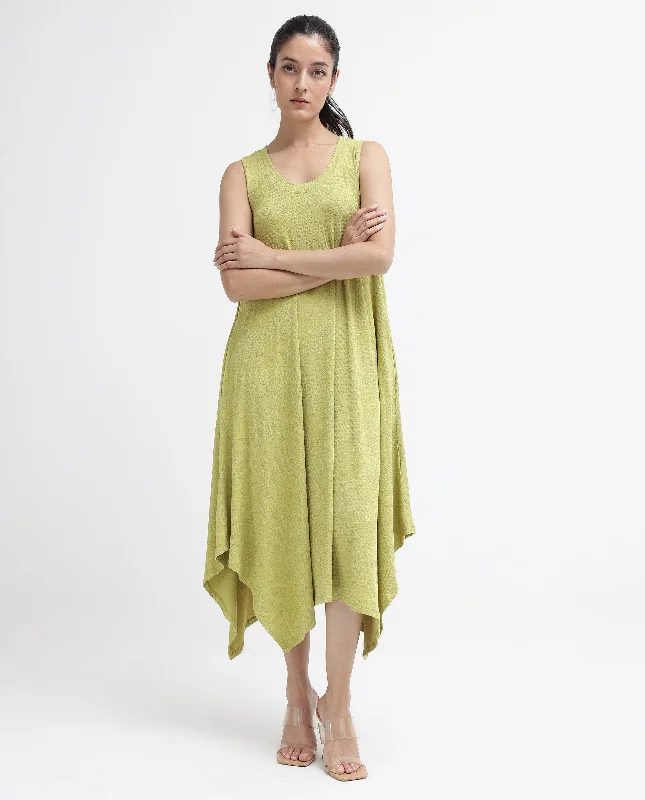 Rareism Women Kisame Light Green Sleeveless Crew Neck Relaxed Fit Plain Midi Dress